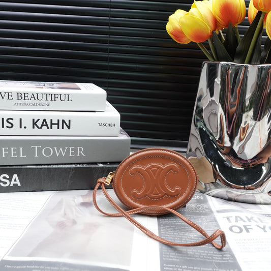 Pre-owned Celine Cuir Triomphe Brown Calfskin Cluth