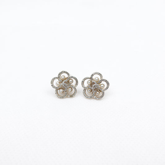 Pre-Owned Chanel Gold Metal Pearl Earrings