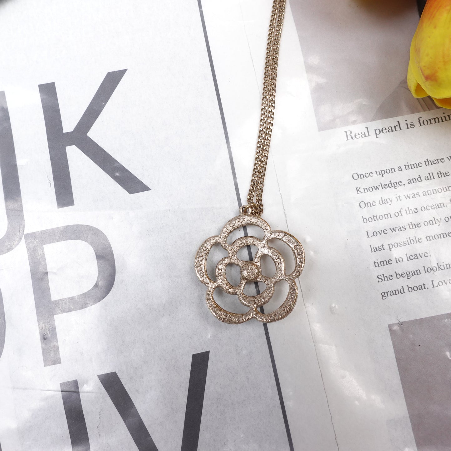 Pre-Owned Chanel Gold-tone Flower Diamond&Pearl Necklace