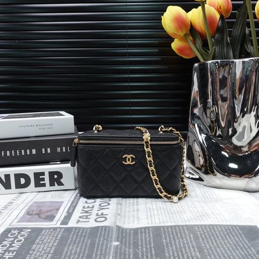 Pre-owned Chanel Black Caviar Cosmetic Case Shoulder Bag