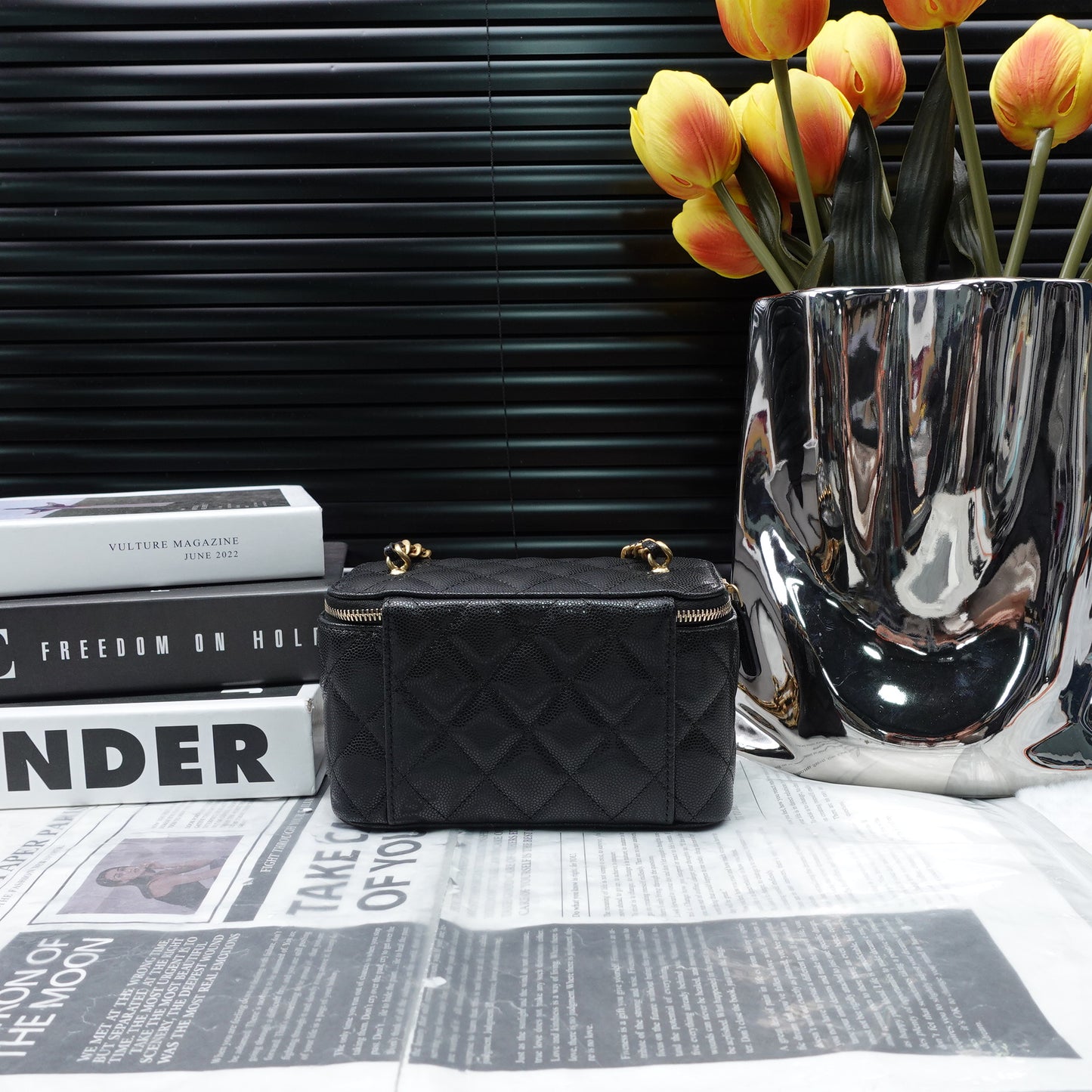 Pre-owned Chanel Black Caviar Cosmetic Case Shoulder Bag