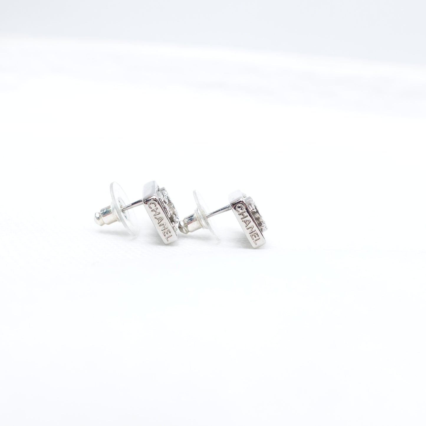 Pre-Owned Chanel Gold Tone Diamond Square CC Silver Earrings