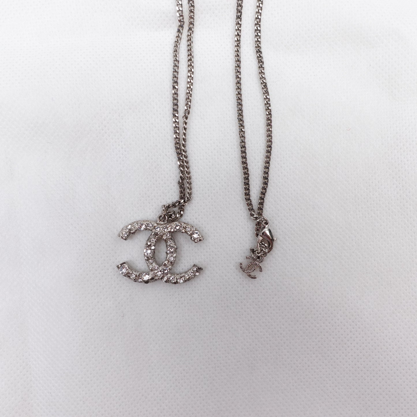 Pre-owned Chanel CC Crystal Necklace