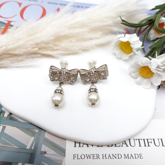 Pre-Owned Chanel Gold-tone Metal Pearl Earring