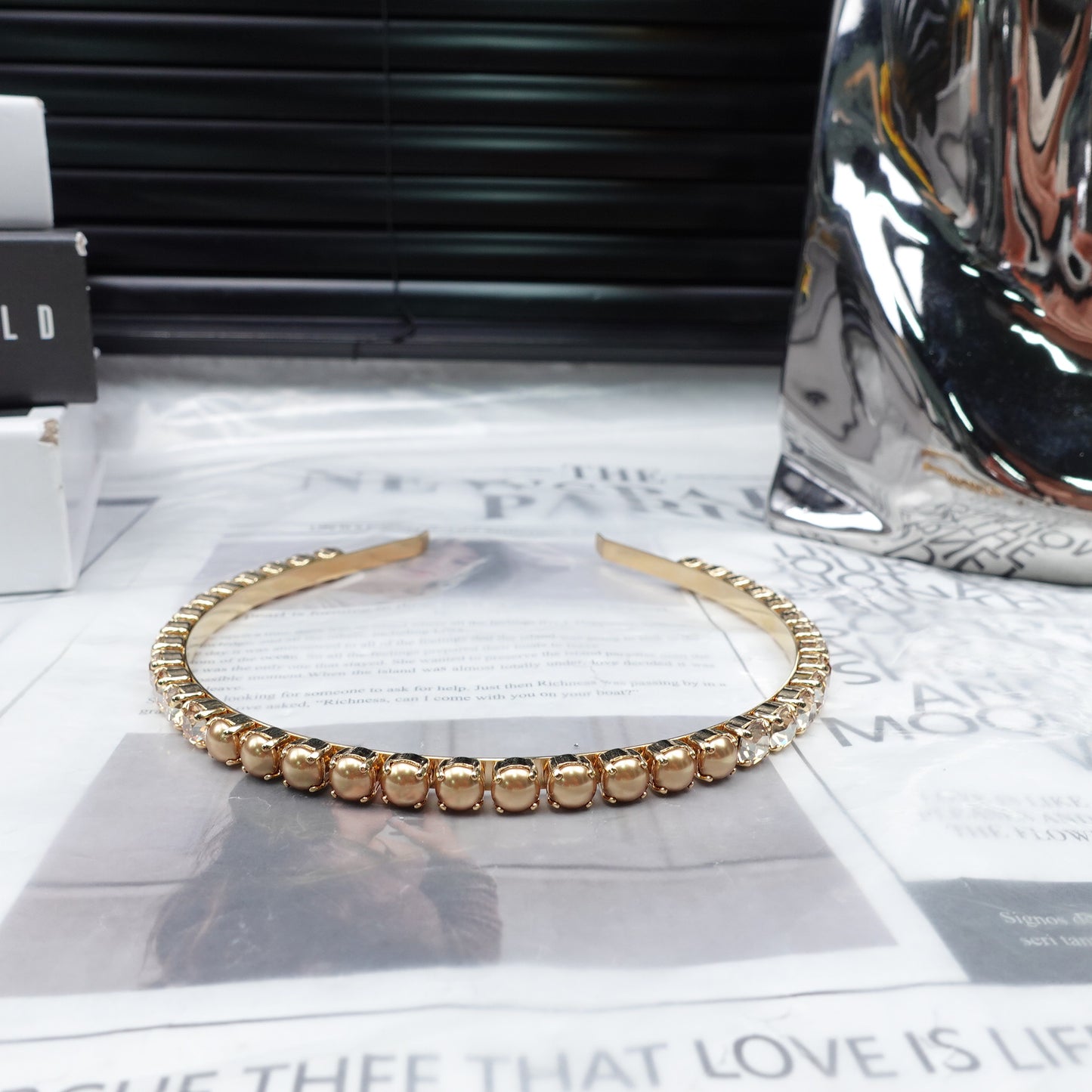 Pre-Owned MIU MIU Gold Hair Accessories