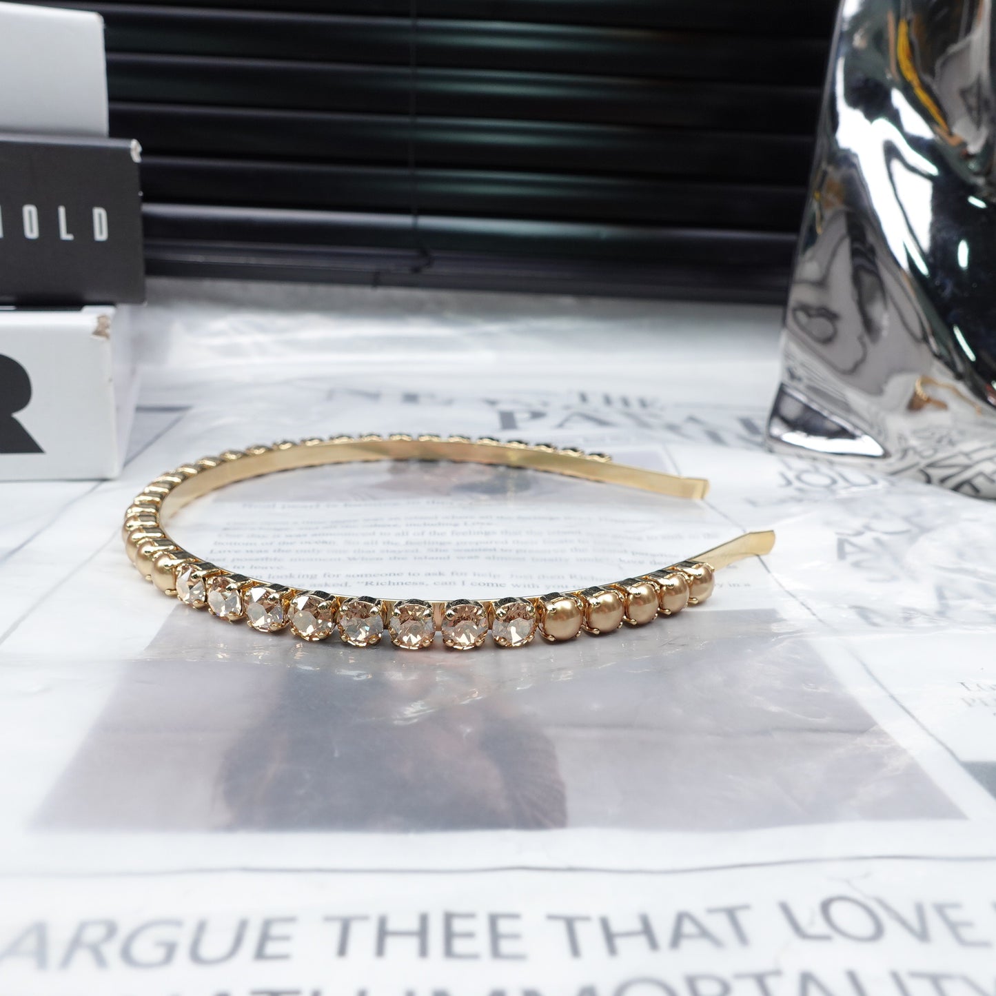 Pre-Owned MIU MIU Gold Hair Accessories