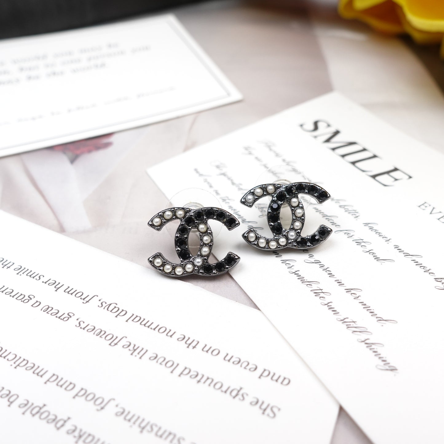 Pre-Owned Chanel Gold-tone Black&White Pearl Earrings