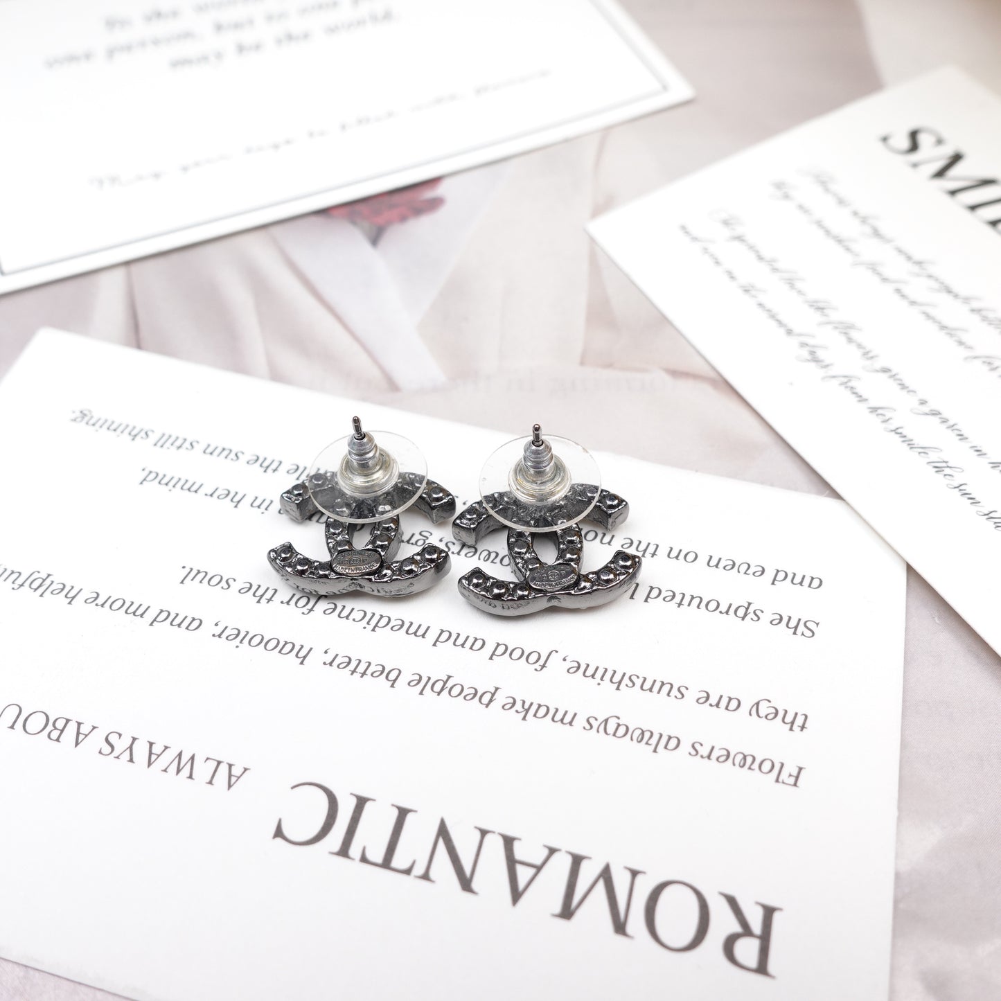 Pre-Owned Chanel Gold-tone Black&White Pearl Earrings