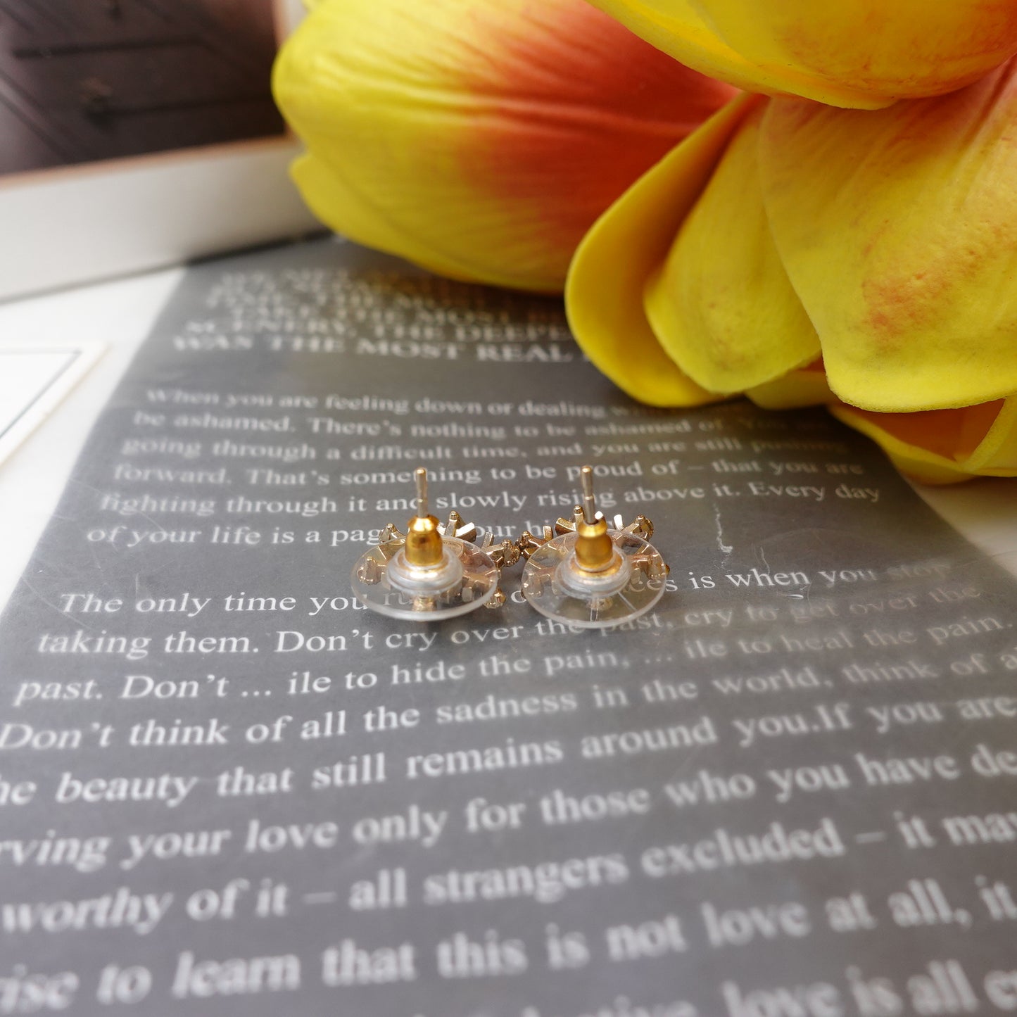 Pre-Owned Chanel Gold-tone Snow Flower Pearl Earrings