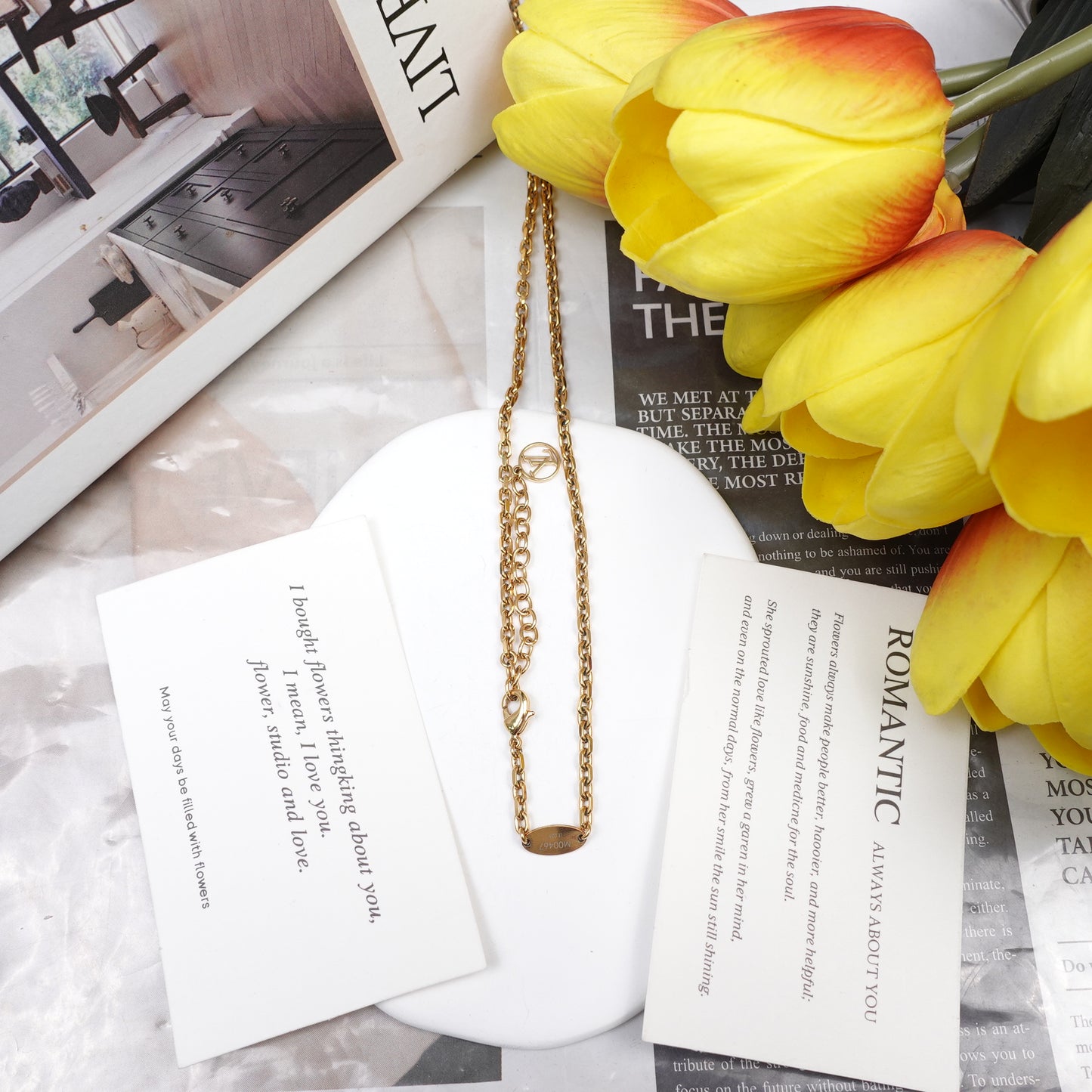 Pre-Owned Louis Vuitton Gold Tone Lipstick Gold&Red Necklace