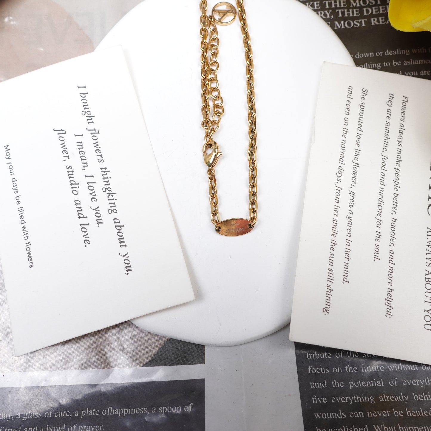 Pre-Owned Louis Vuitton Gold Tone Lipstick Gold&Red Necklace