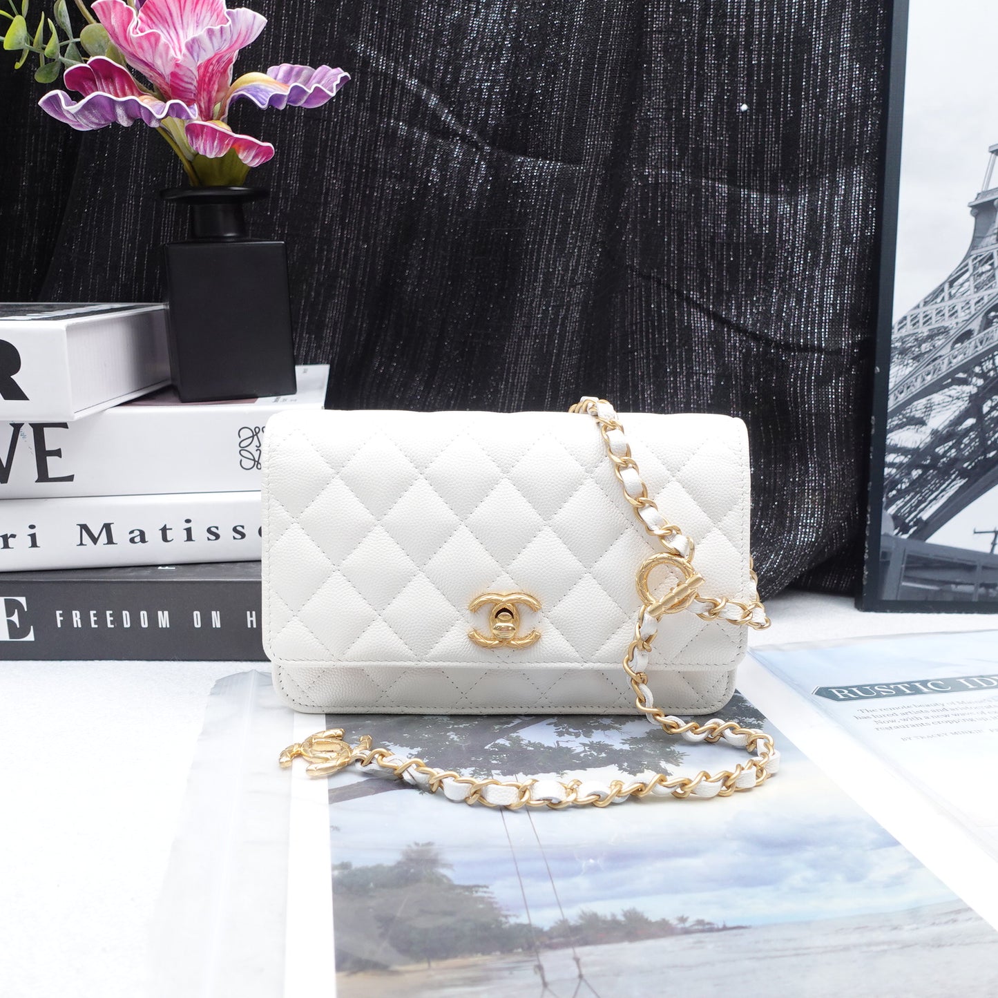 Pre-Owned Chanel WOC White Calfskin Shoulder Bag