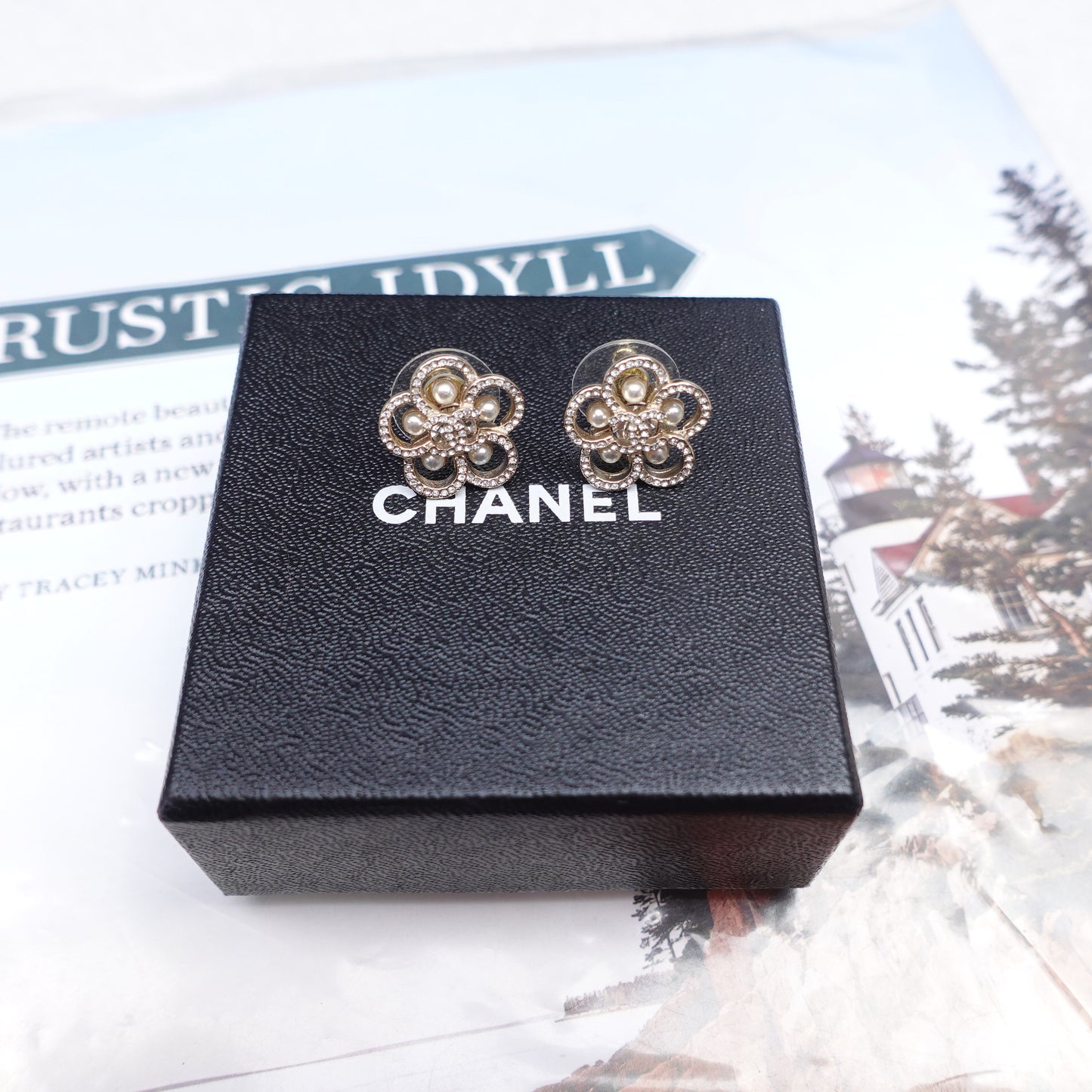 Pre-Owned Chanel Gold Metal Pearl Earrings