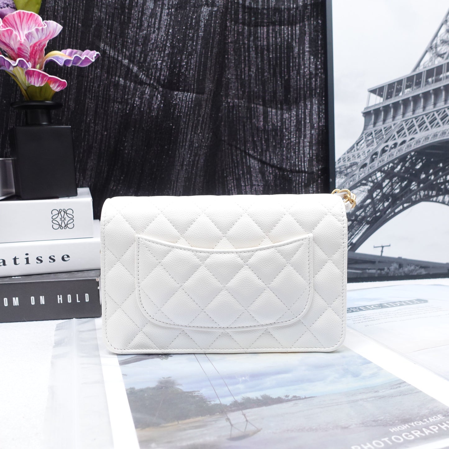 Pre-Owned Chanel WOC White Calfskin Shoulder Bag