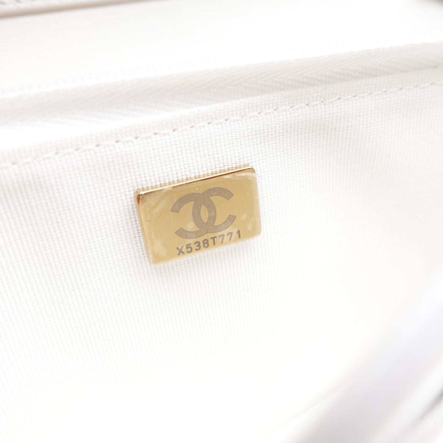 Pre-Owned Chanel WOC White Calfskin Shoulder Bag