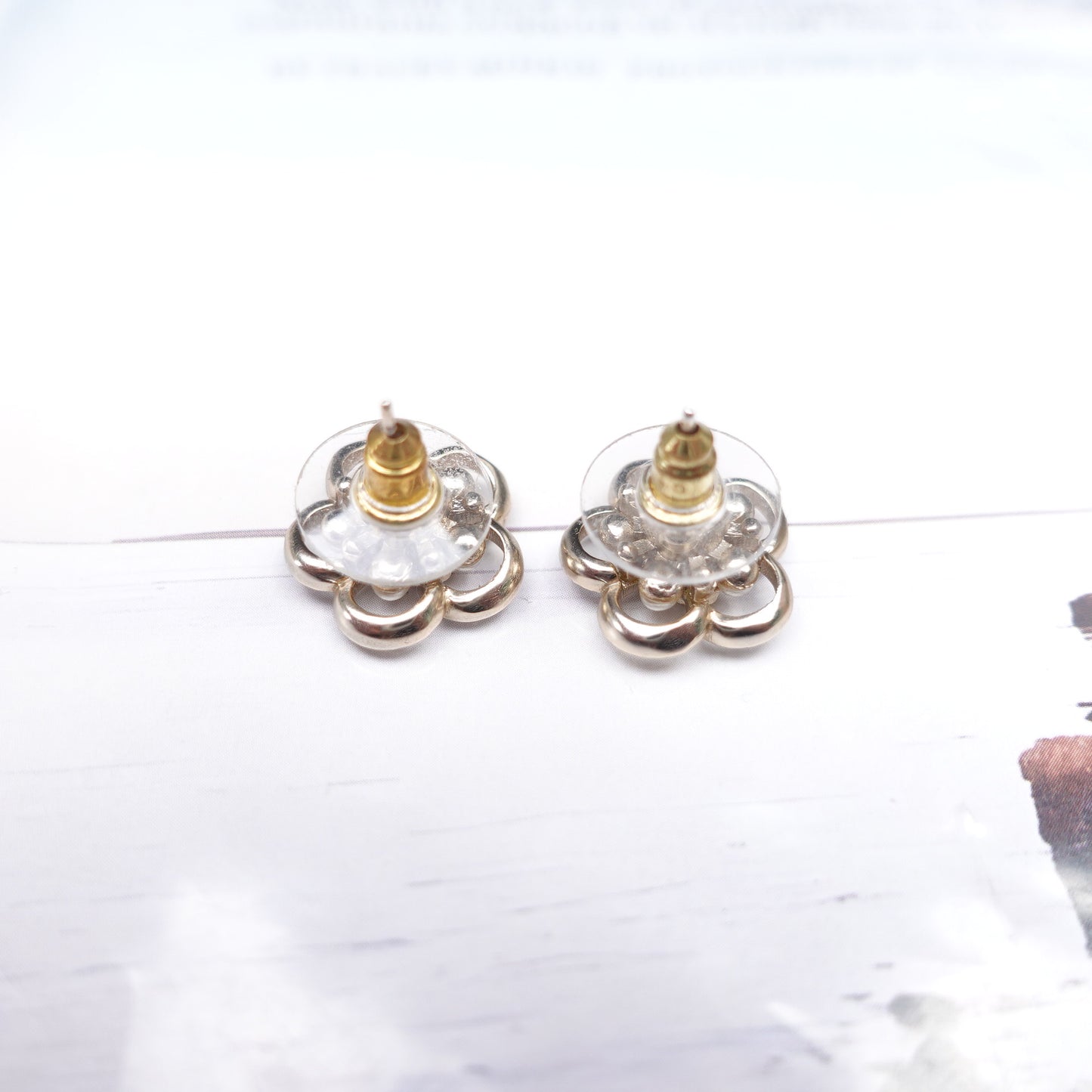 Pre-Owned Chanel Gold Metal Pearl Earrings