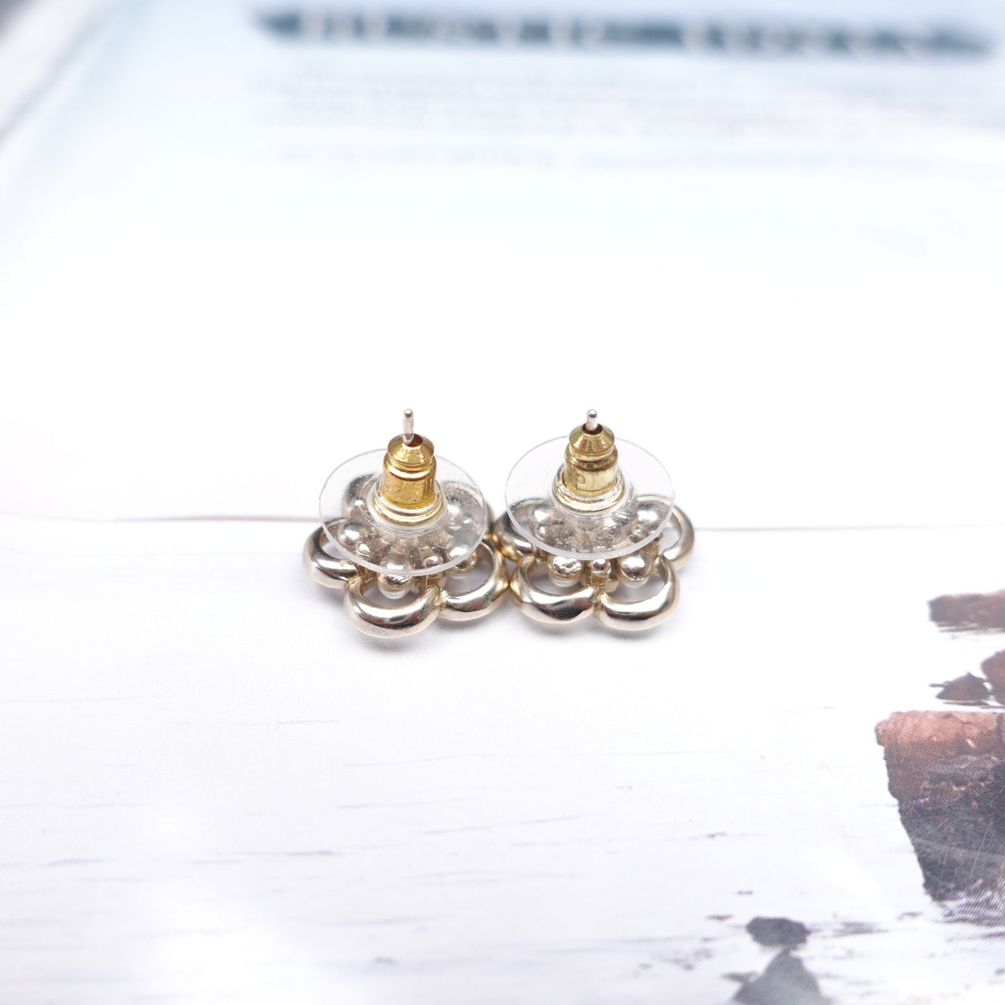 Pre-Owned Chanel Gold Metal Pearl Earrings