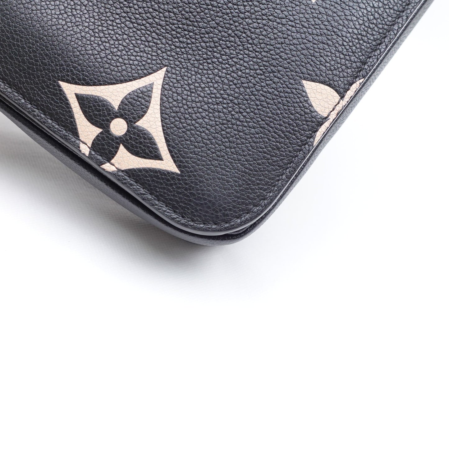 Pre-owned Louis Vuitton Metis Black Calfskin Shoulder Bag