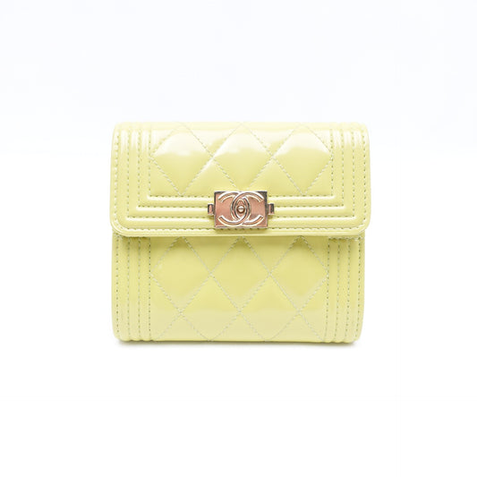 Pre-owned Chanel Leboy Yellow Patent Wallet