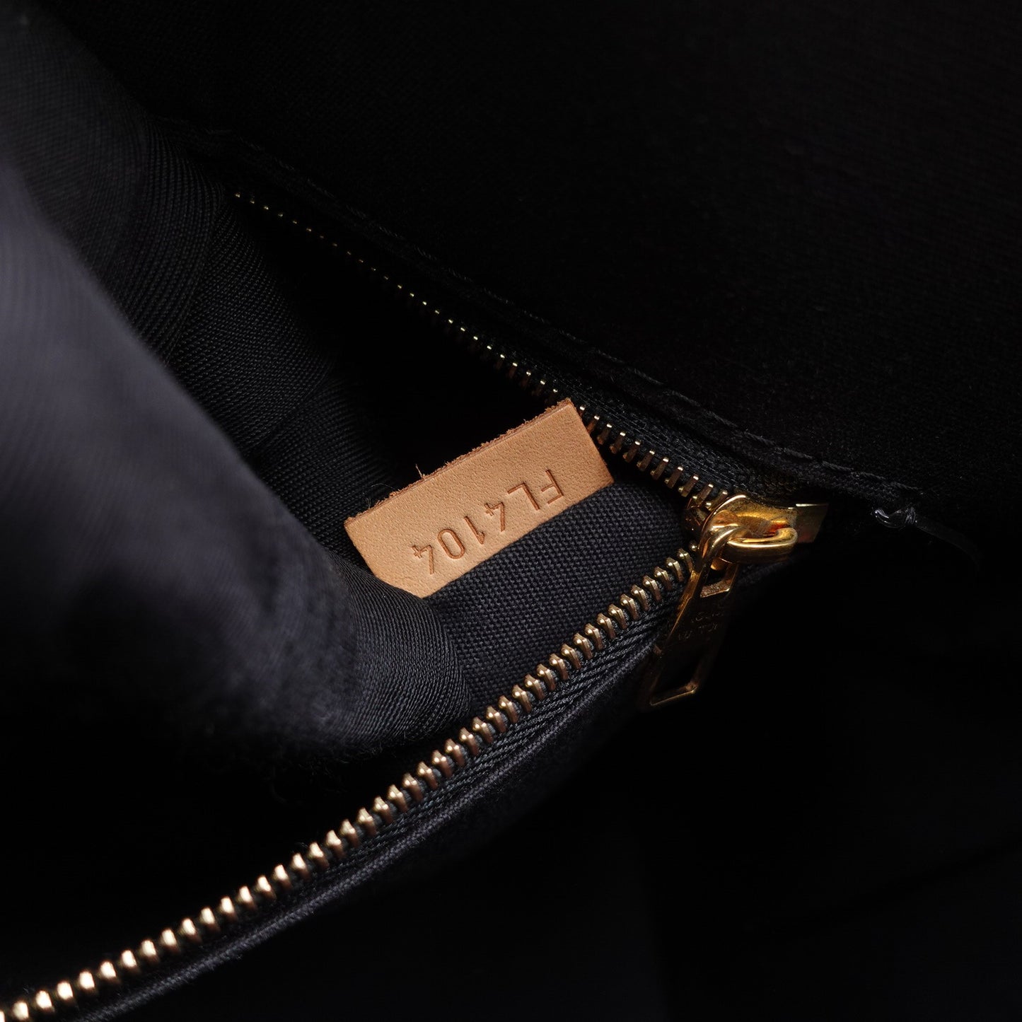 Pre-owned Louis Vuitton Lockit Black Patent Handbag