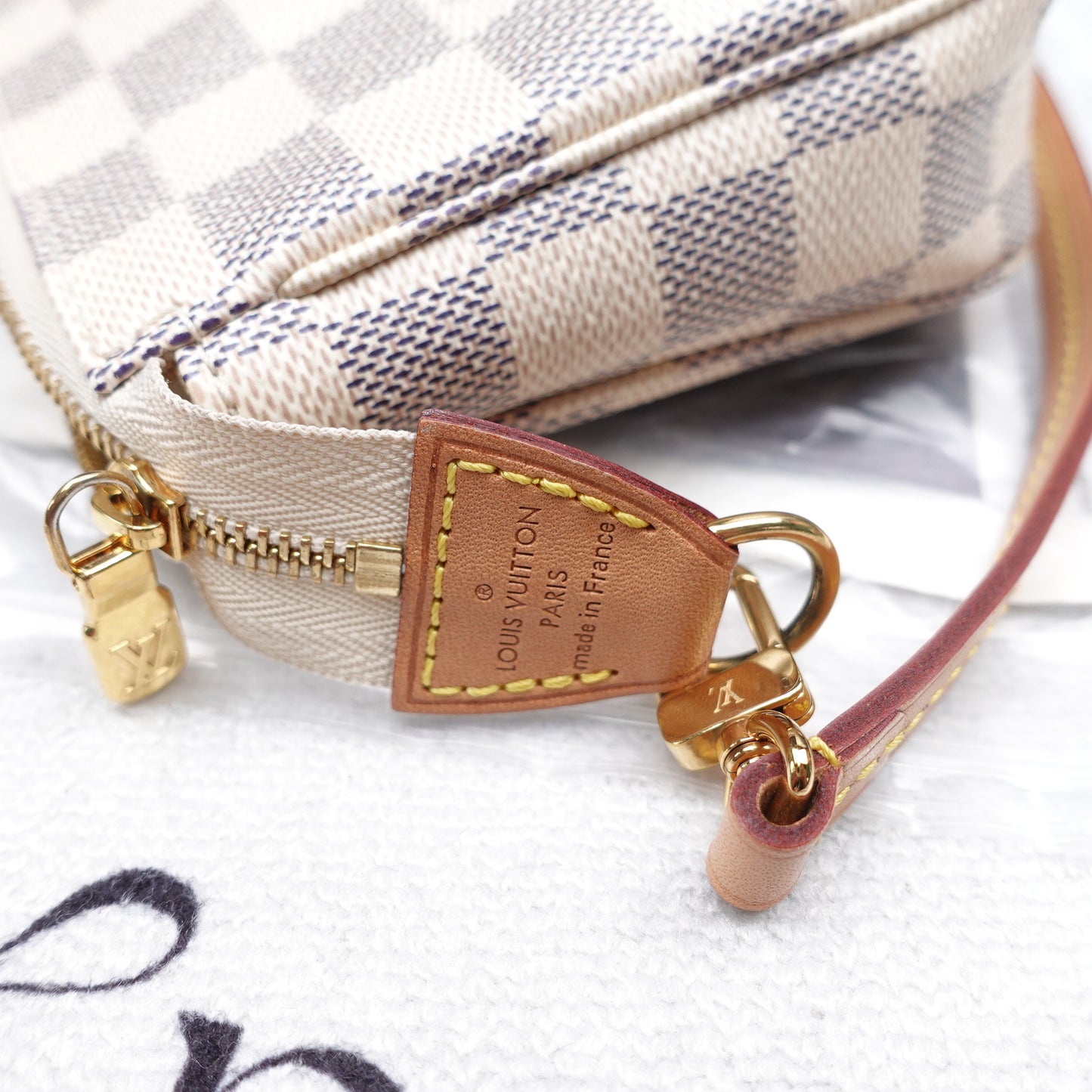 Pre-owned Louis Vuitton Pochette Damier Azur Shoulder Bag