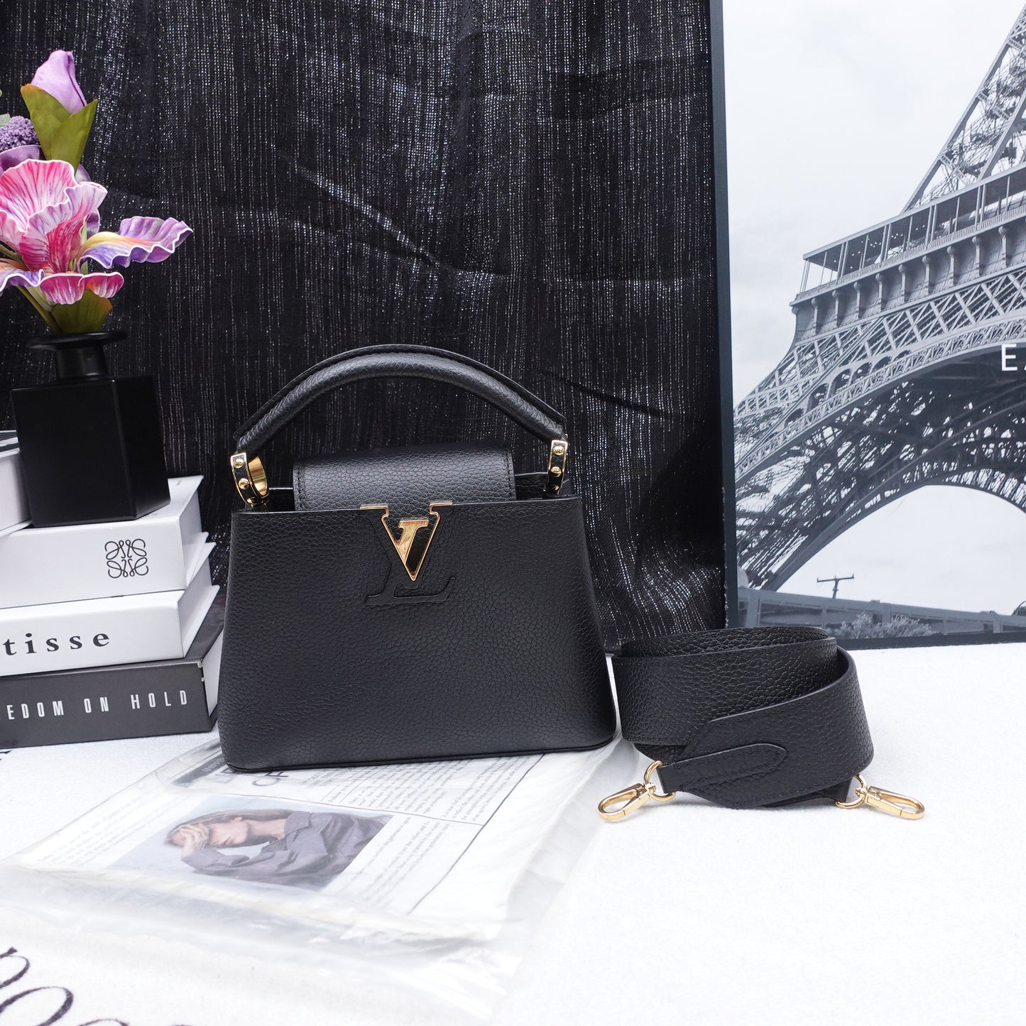 Pre-Owned Louis Vuitton Capucines Black Calfskin Shoulder Bag