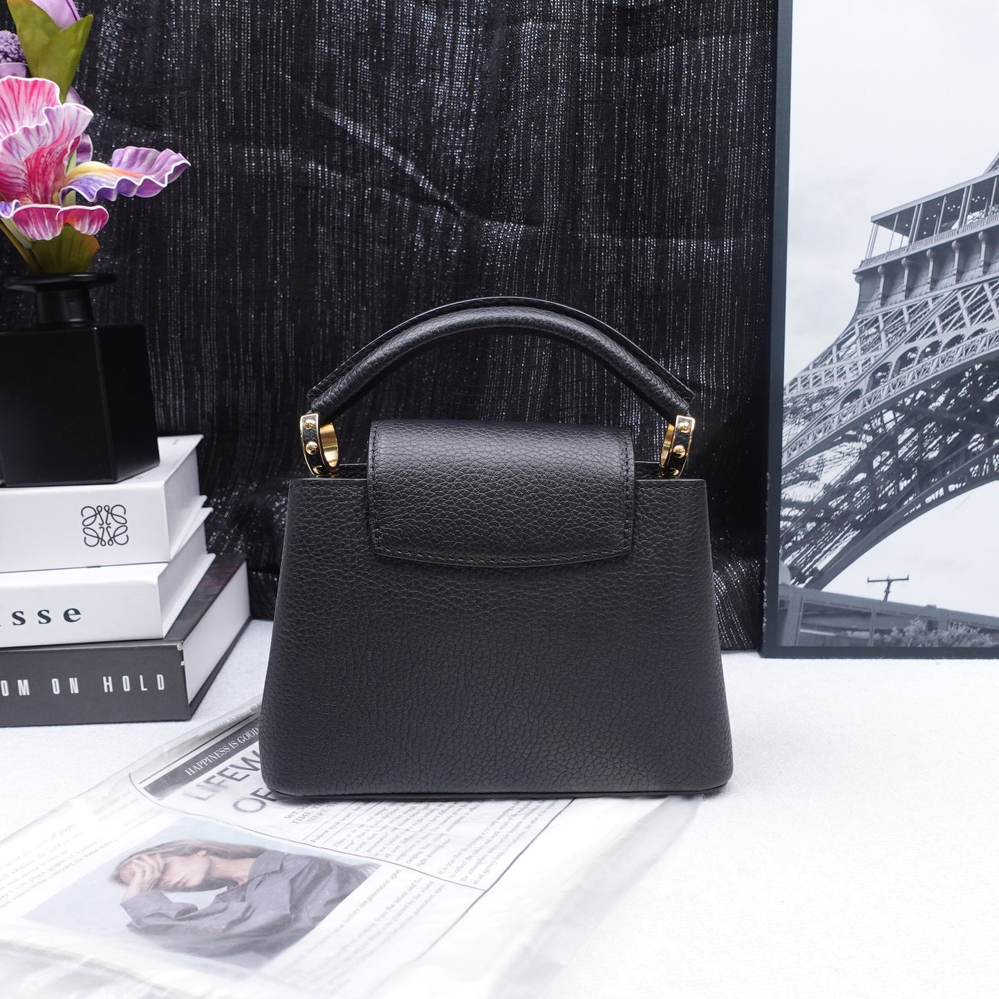 Pre-Owned Louis Vuitton Capucines Black Calfskin Shoulder Bag