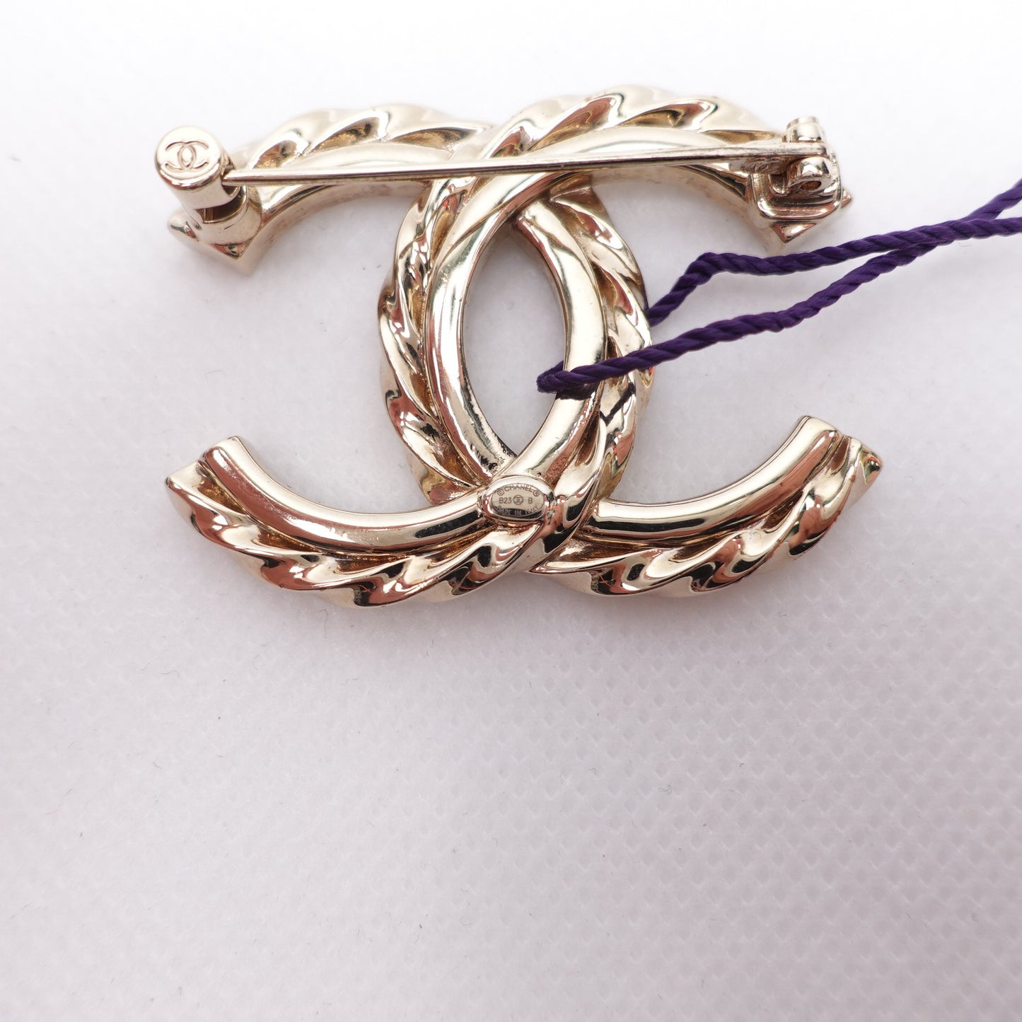 Pre-owned Chanel Gold Crystal Metal Brooch