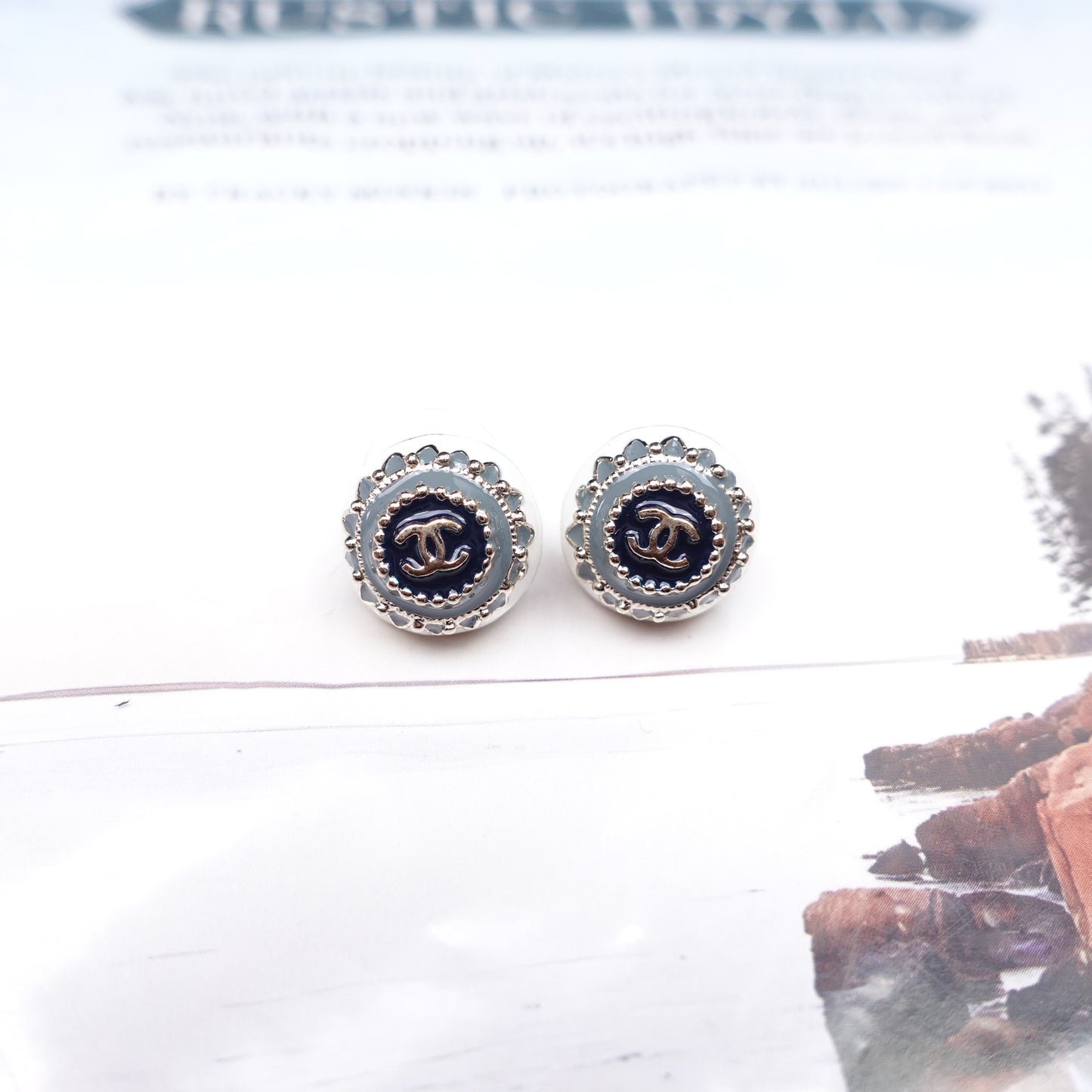 Pre-Owned Chanel Black&Grey Round Earrings