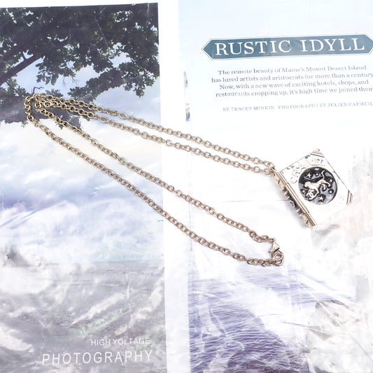 Pre-owned Chanel Leon Book Necklace