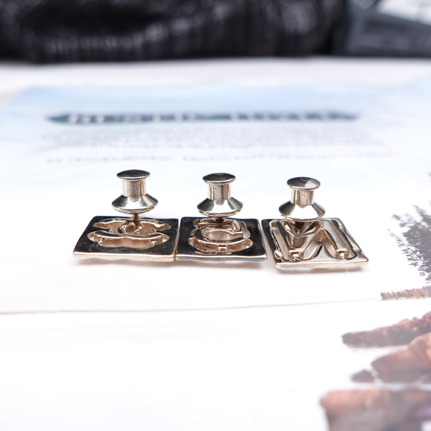 Pre-Owned Gold Chanel Crystal No.5 CC Earrings