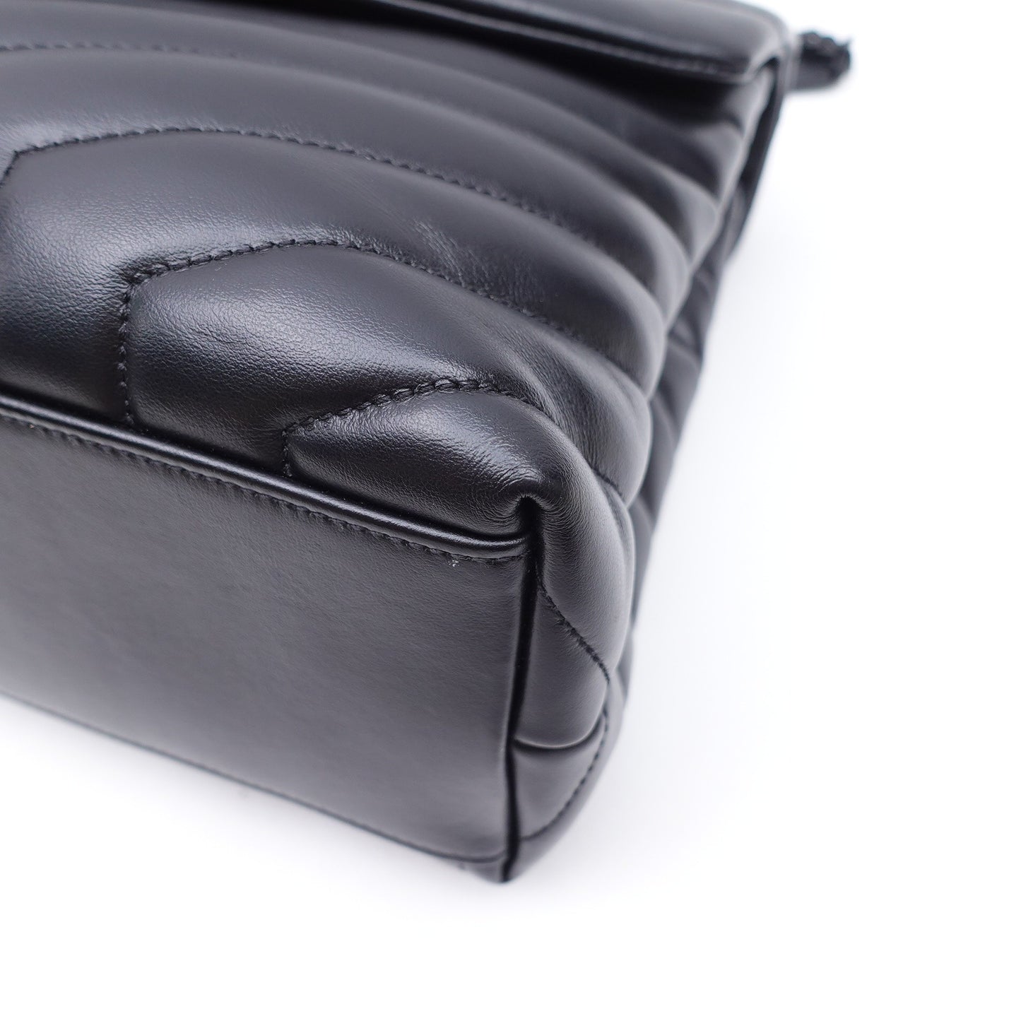 Pre-owned Yves Saint Laurent LouLou Black Calfskin Shoulder Bag
