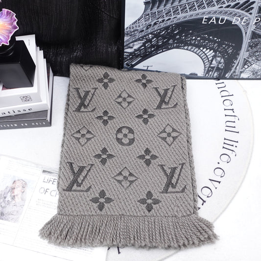 Pre-Owned Louis Vuitton Logomania Gray Wool Square Scarf