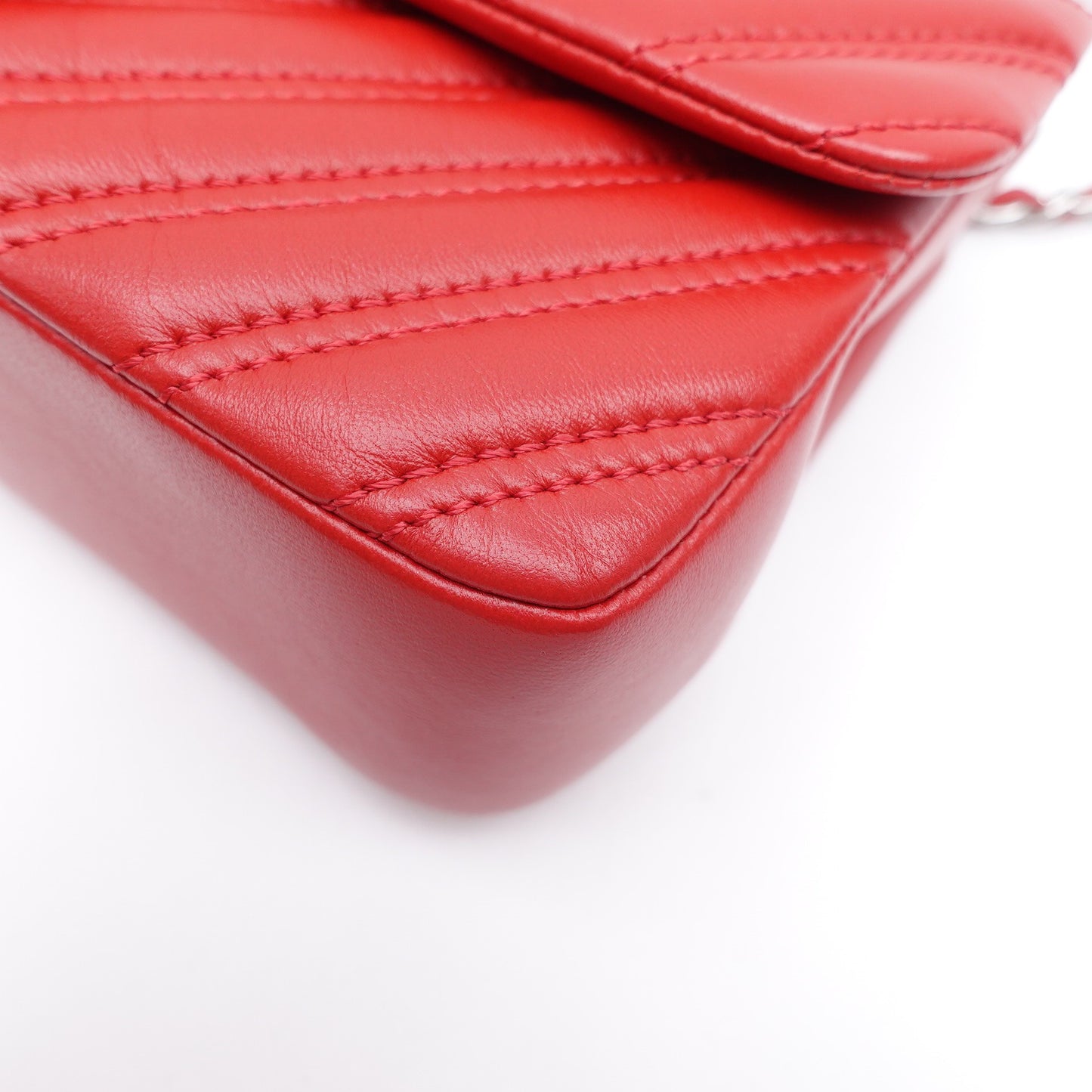 Pre-owned Chanel Red Lambskin Shoulder Bag