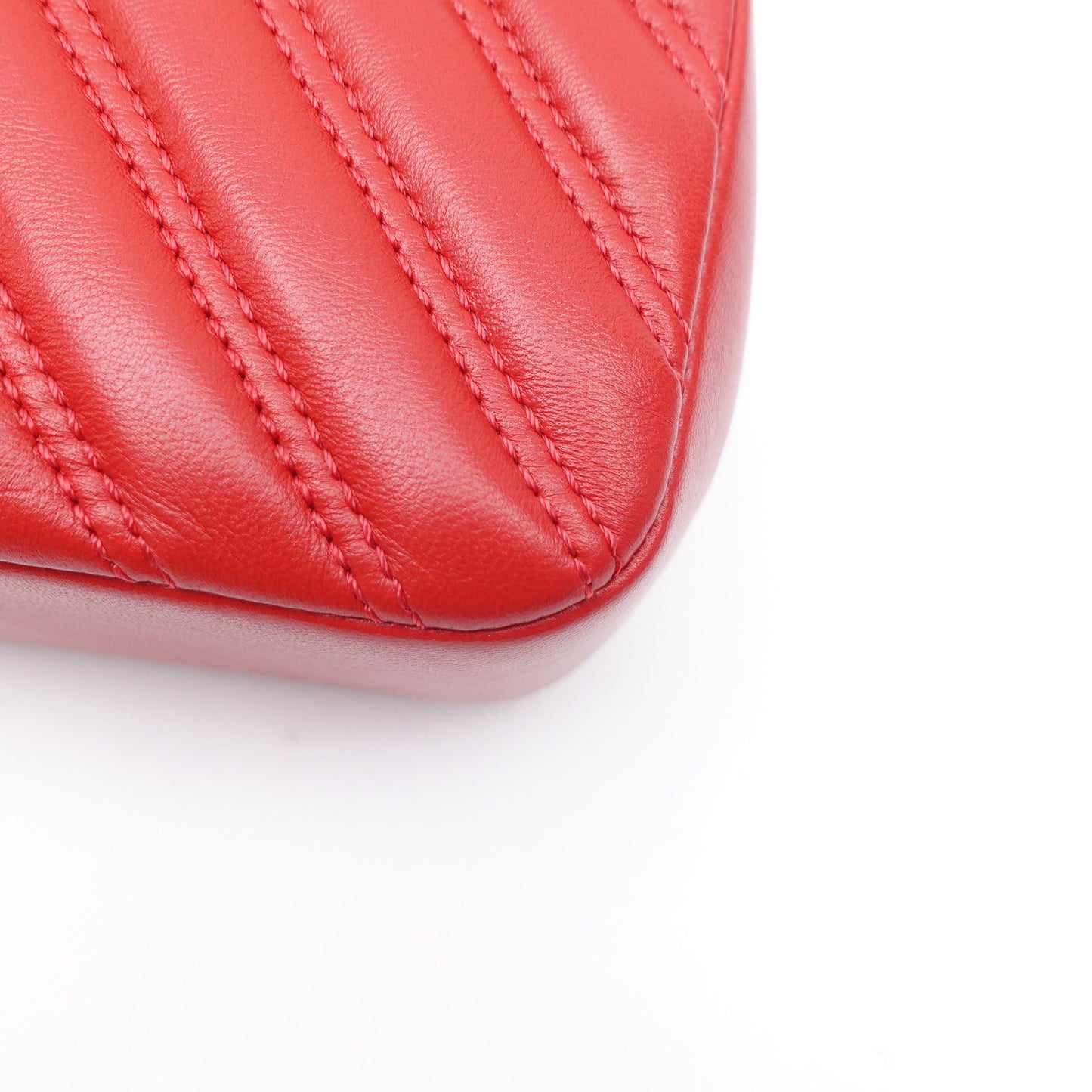 Pre-owned Chanel Red Lambskin Shoulder Bag