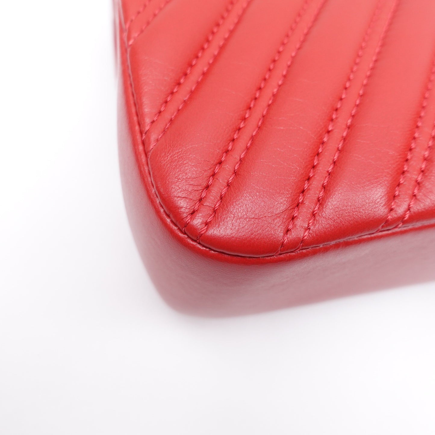Pre-owned Chanel Red Lambskin Shoulder Bag