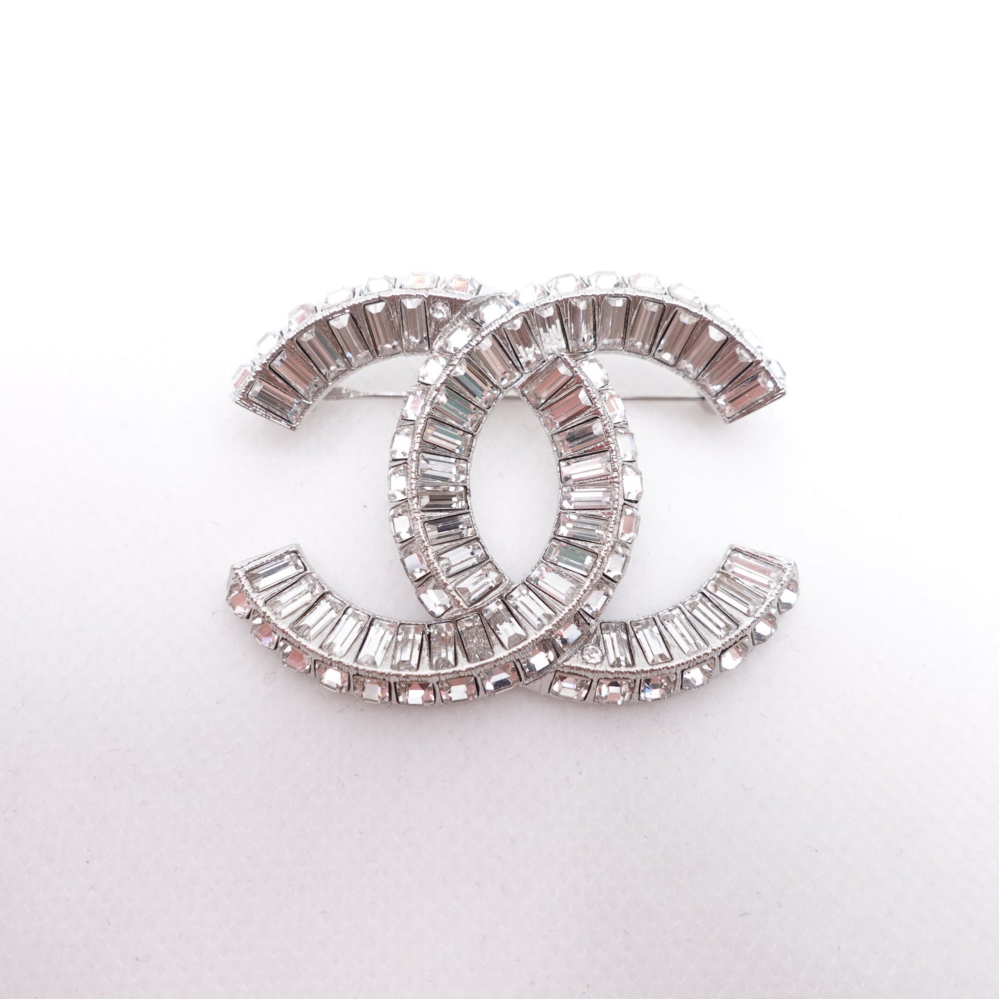 Pre-owned Chanel Crystal Metal Brooch