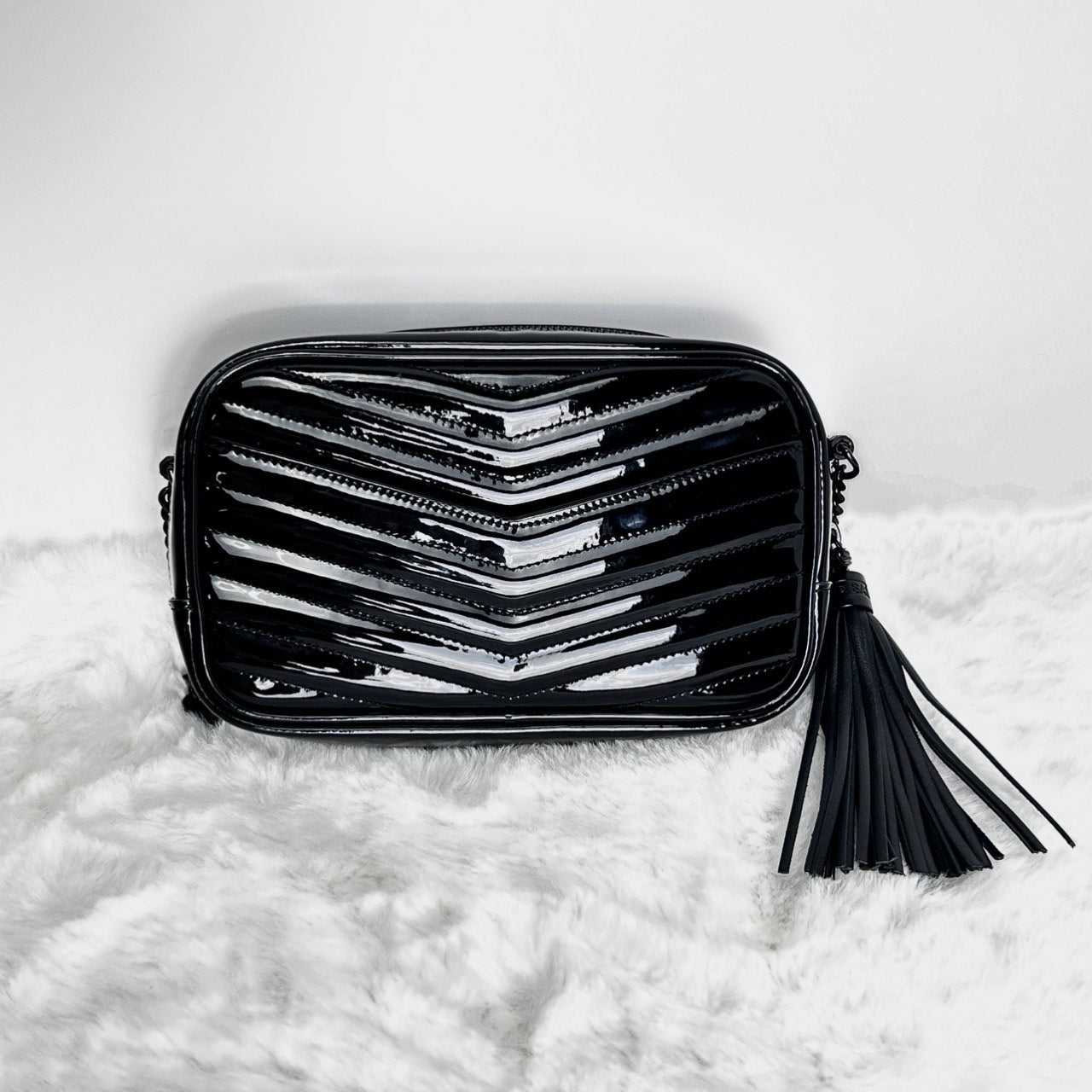 Pre-owned Yves Saint Laurent Black Calfskin Shoulder Bag