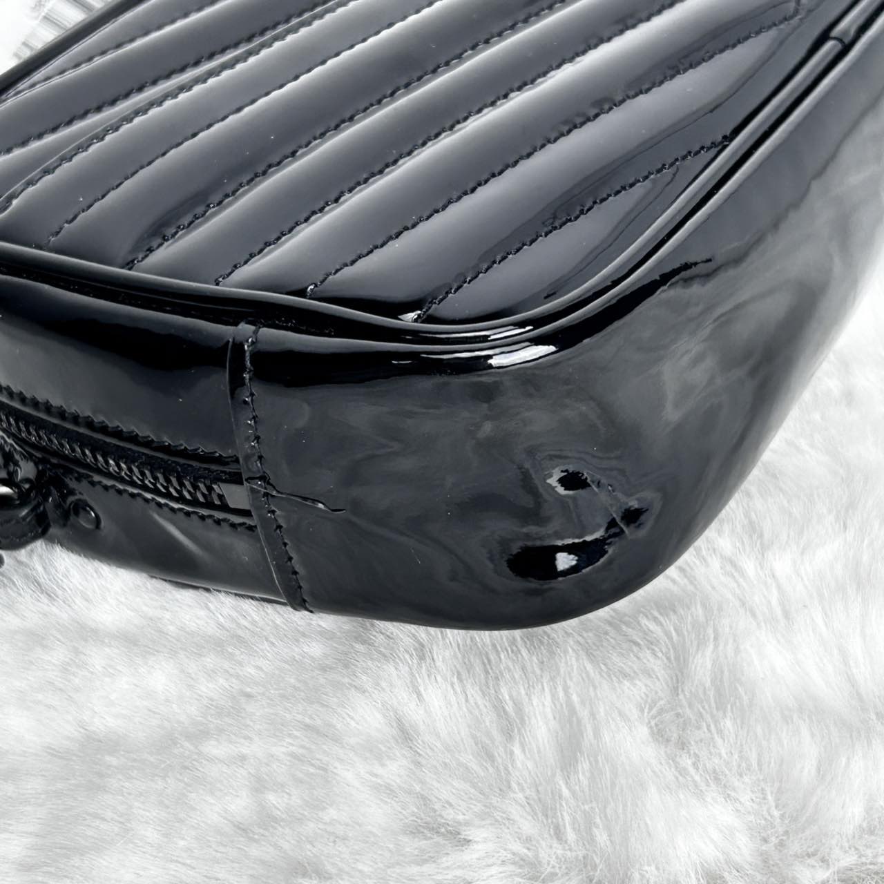 Pre-owned Yves Saint Laurent Black Calfskin Shoulder Bag