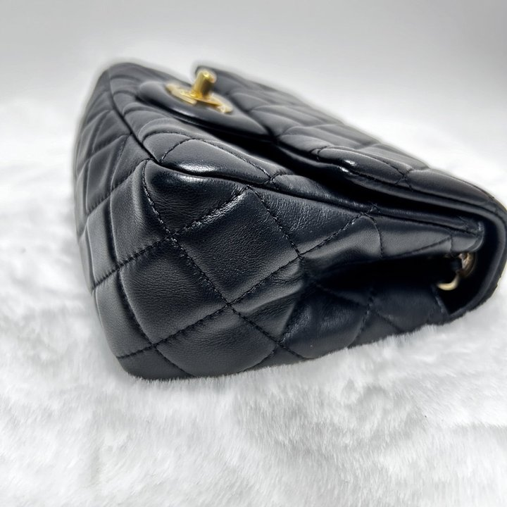 Pre-owned Chanel CF Black Lambskin Shoulder Bag