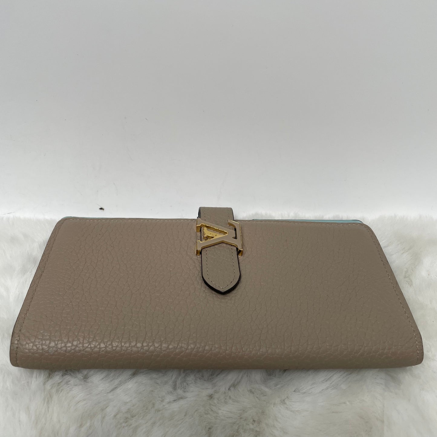 Pre-owned Louis Vuitton Vertical Gray Calfskin Wallet T10313745